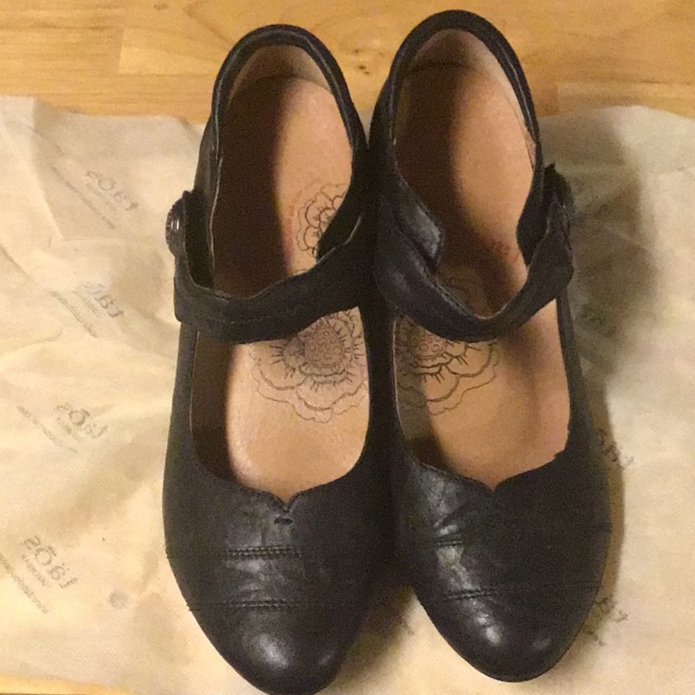 TAOS ‘ANGEL’ Ladies Black Leather MaryJanes size 9.5